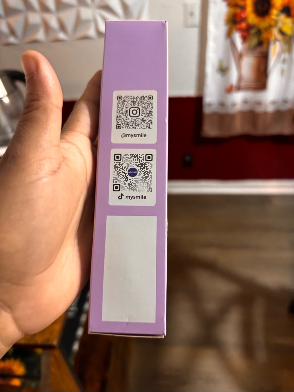 Purple Color-Correcting Toothpaste - Picture 9 of 10